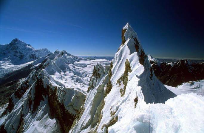 टकराना's image