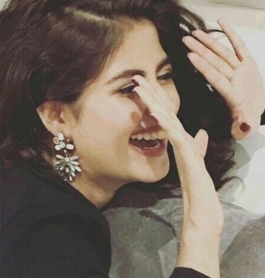 यारा आज की मुलाक़ात हसीन बनाते है ...'s image