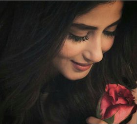 ख़यालों में तेरे खोए जा रहे है ...'s image