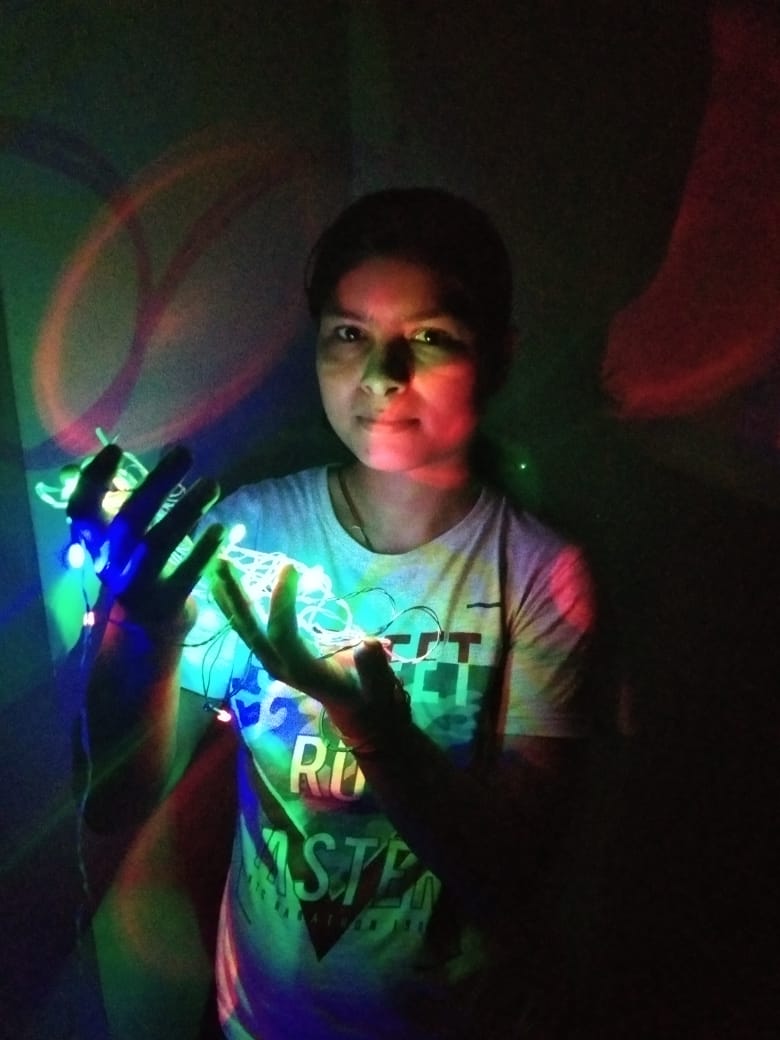 रंगीन दुनिया's image