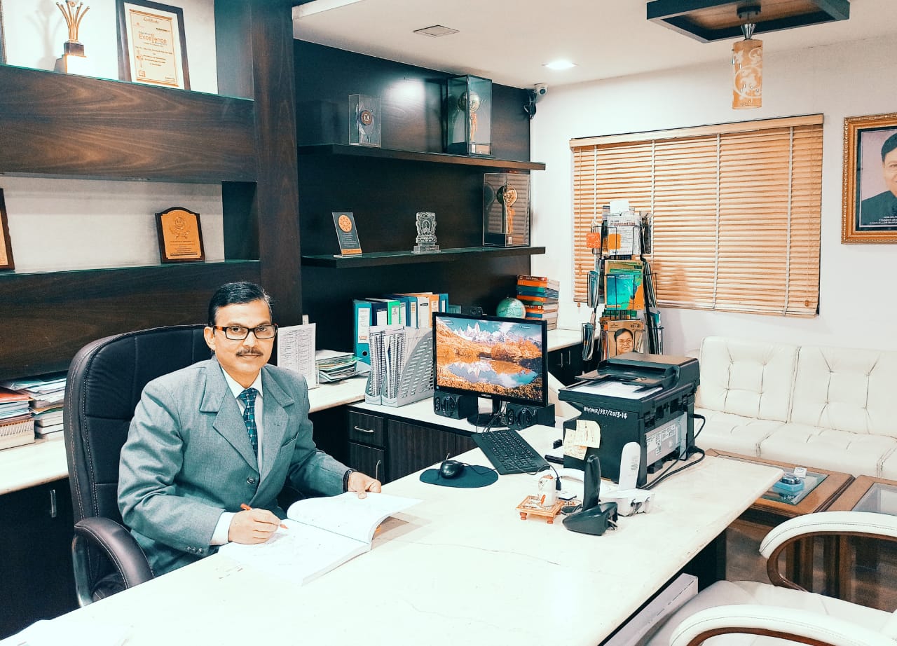 निःसंदेह अजेय हो तुम ~संजय कवि 'श्रीश्री'