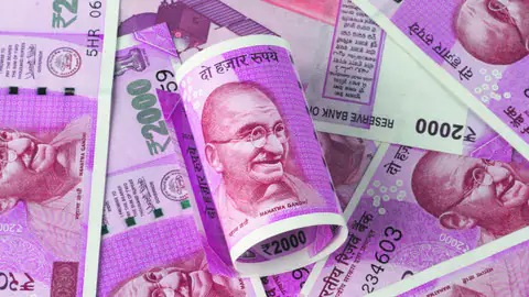 नोटों पर कौन छपे's image