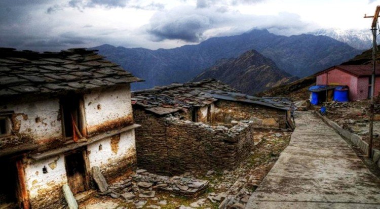 वीरान बस्तियाँ's image