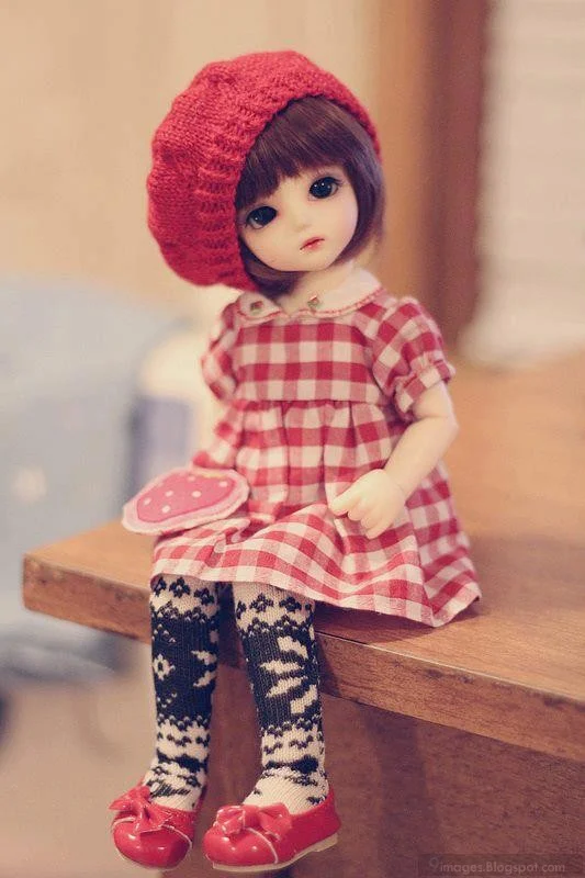 लड़की हुई है's image