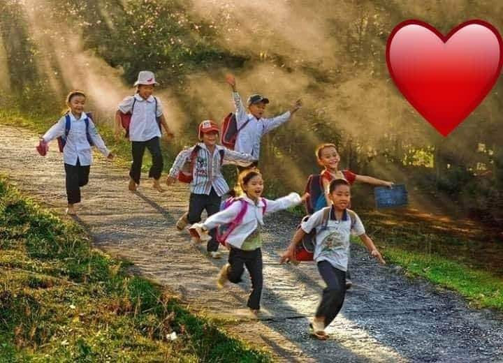 बचपन की वादियों में...'s image