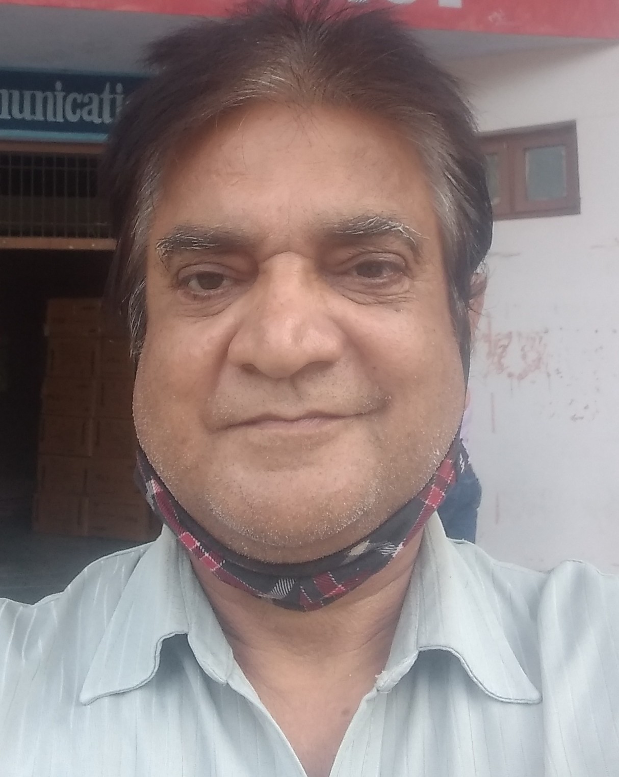 कौन सुनेगा's image