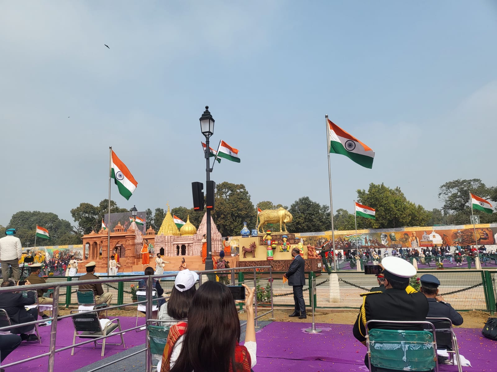 ज़मीं को गर फिर से जन्नत बनाना है.....'s image