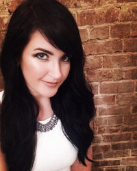 Kerri Maniscalco's image