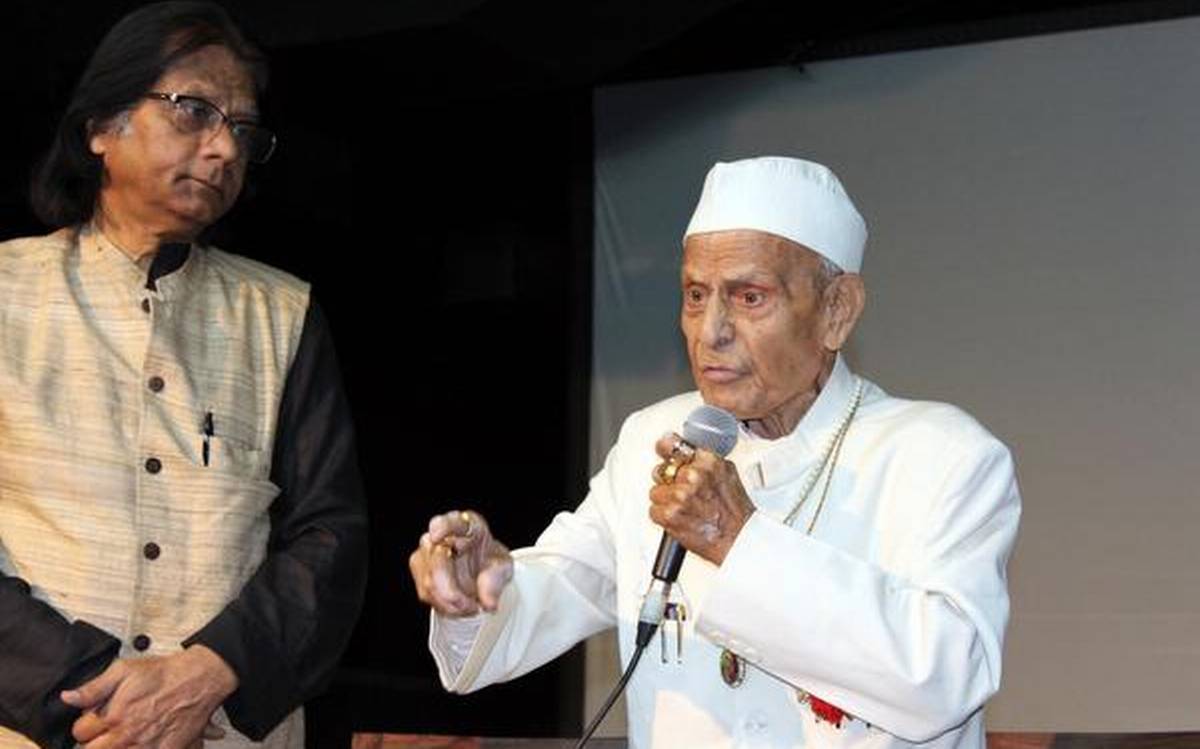 बिठा के दिल में गिराया गया नज़र से मुझे's image