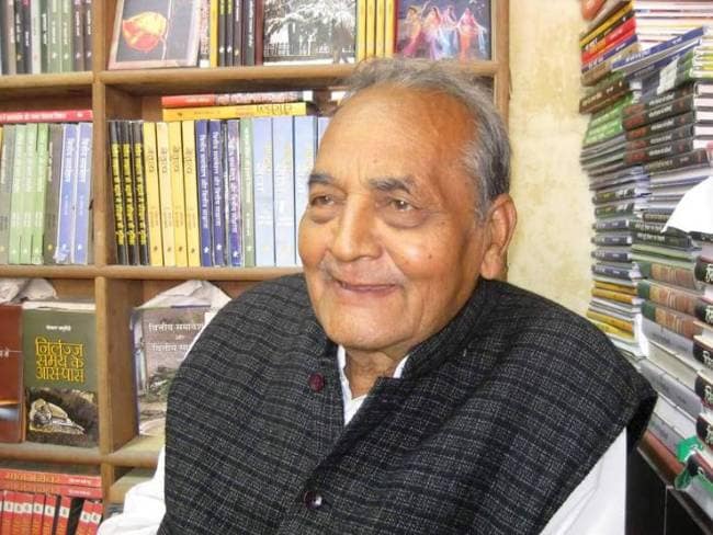 आदमी की अजब-सी हालत है's image