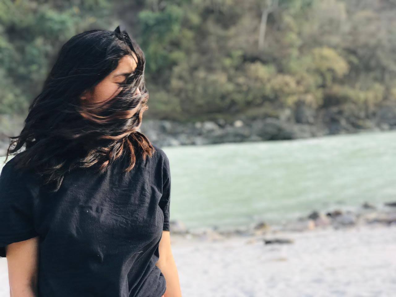 Poet girl of mountains