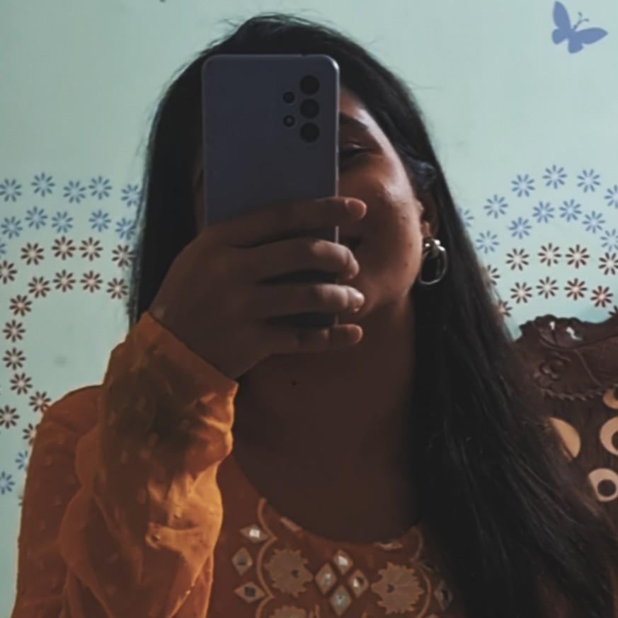 Simran Bhagtani's pic